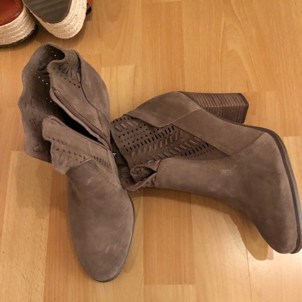 Vince Camuto heel bootie